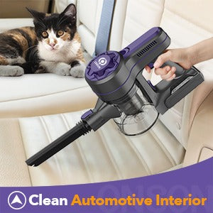 Hand gebruikt 4-in-1 steelstofzuiger in de auto, ideaal voor het reinigen van dierenhaar, met de tekst 'Clean Automotive Interior' onderaan de afbeelding.