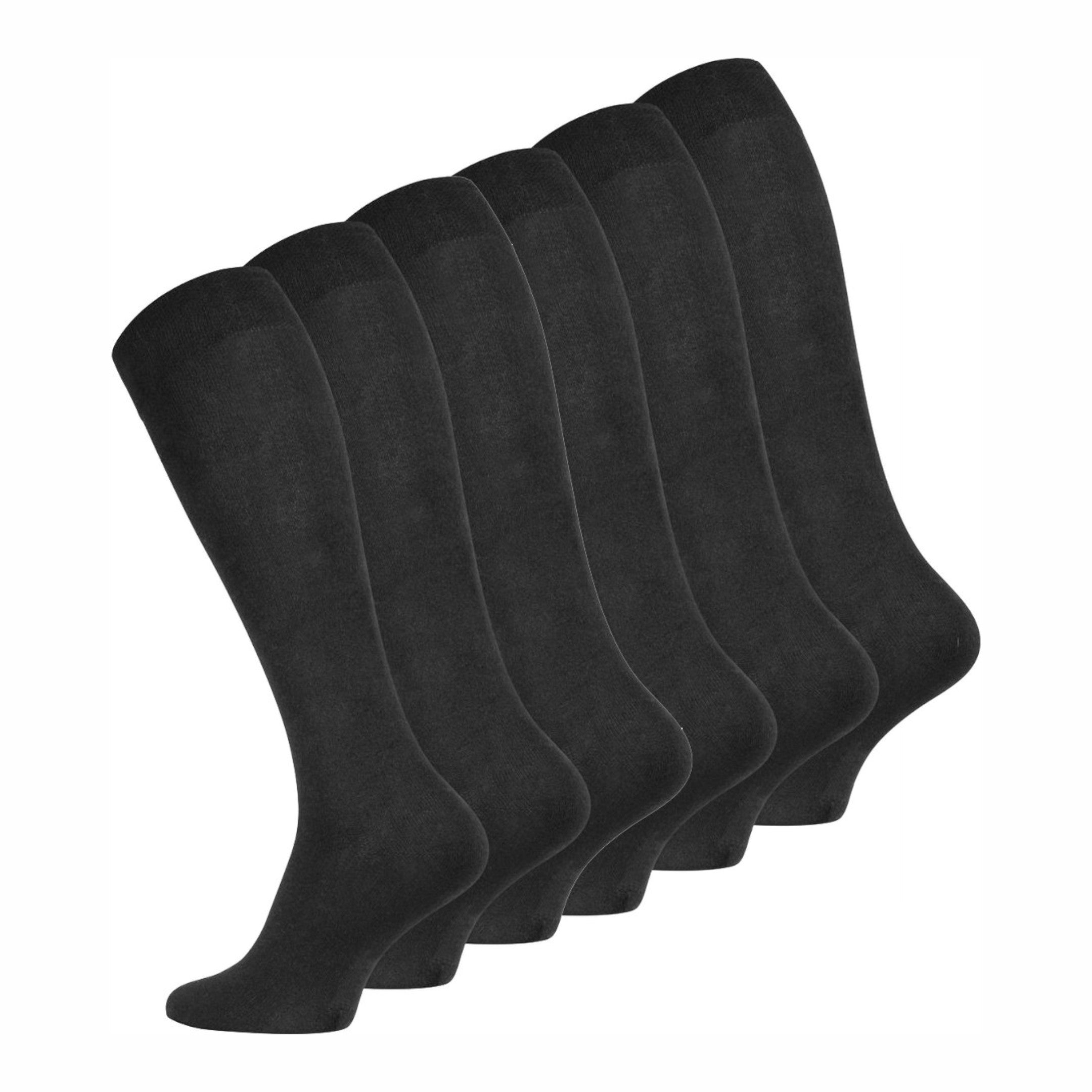 Set van zes zwarte Calzera Kniekousen, naast elkaar weergegeven op een witte achtergrond met het voetmodel weggephotoshopt, ontworpen met een naadloze teensectie en drukvrije boord voor maximaal comfort, geschikt voor dames en heren.