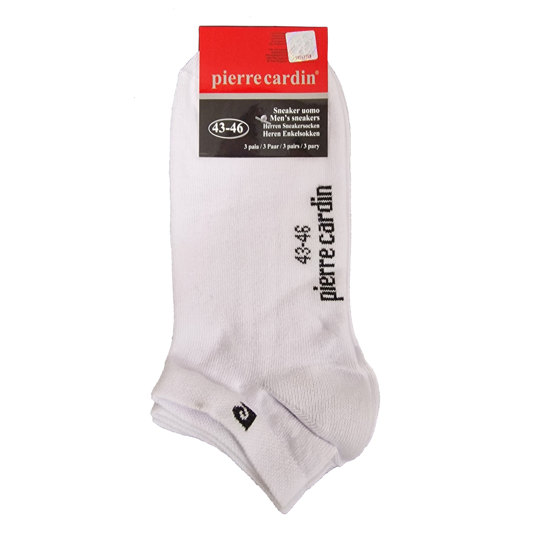 Verpakkingsfoto van Pierre Cardin Enkelsokken met de label nog aan de sok. Het logo is zichtbaar op de boord, evenals de maataanduiding en de merknaam, waardoor de kwaliteit en details van deze witte sokken benadrukt worden.