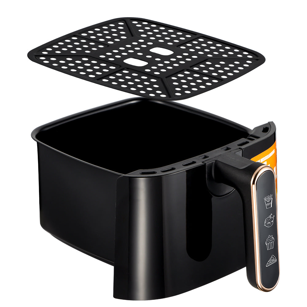 Close-up van de uitneembare bak van de RAF Air Fryer 3L in zwart, toont het non-stick oppervlak en het ruime ontwerp voor het bereiden van voedsel.