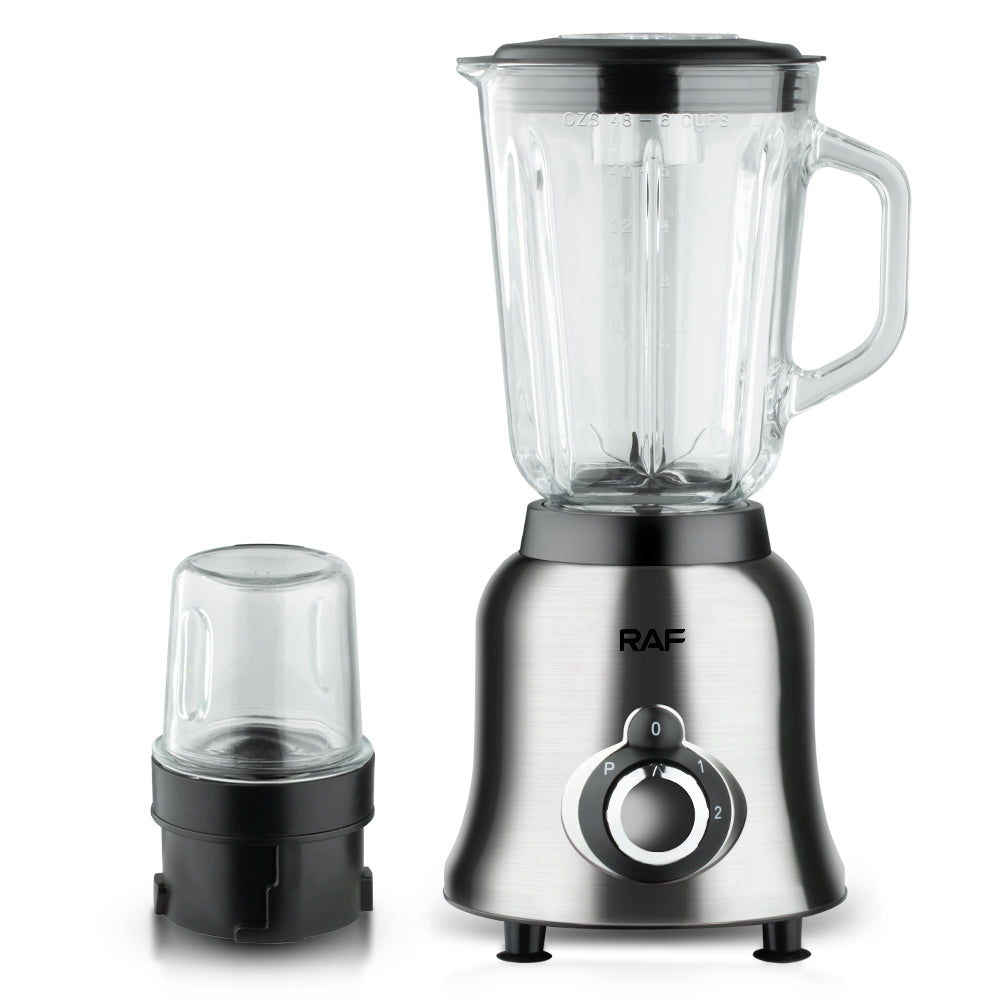 RAF Blender met glazen mengbeker en een extra bijlage in de vorm van een hakmolen of koffiemolen, naast elkaar geplaatst