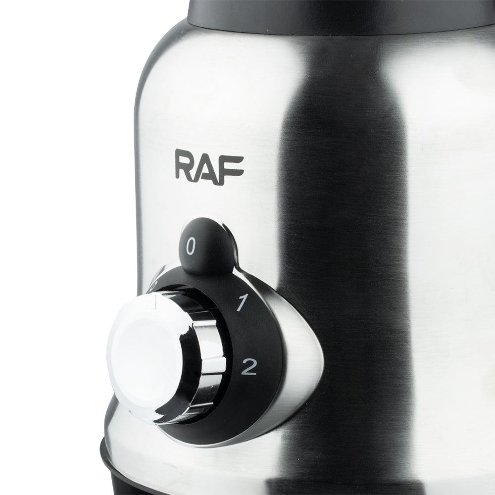 Close-up van de bedieningsknop van de RAF Elektrische Blender, met de standen 0, 1 en 2 voor verschillende snelheidsopties