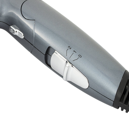 Detailfoto van de knop van de Reisföhn 1600W, die de bedieningsknoppen voor snelheidsinstellingen en koudeluchtfunctie toont, voor gebruiksgemak en controle tijdens het haardrogen.
